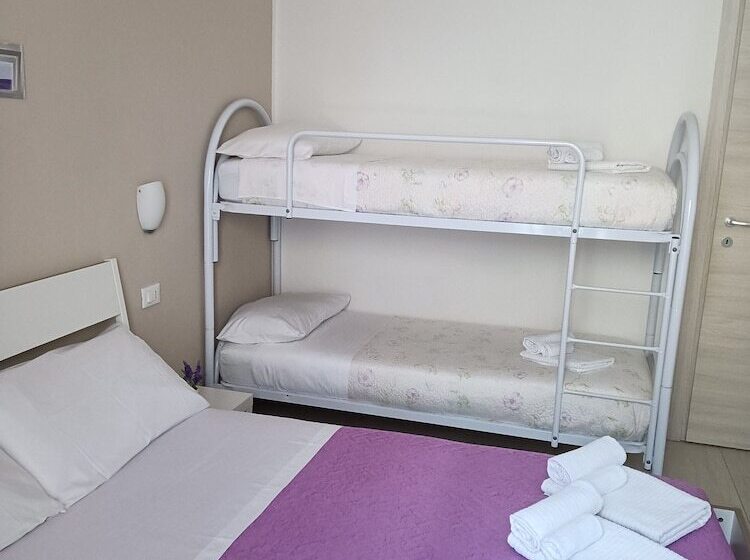 اتاق استاندارد چهار تخته, B&b Solarium