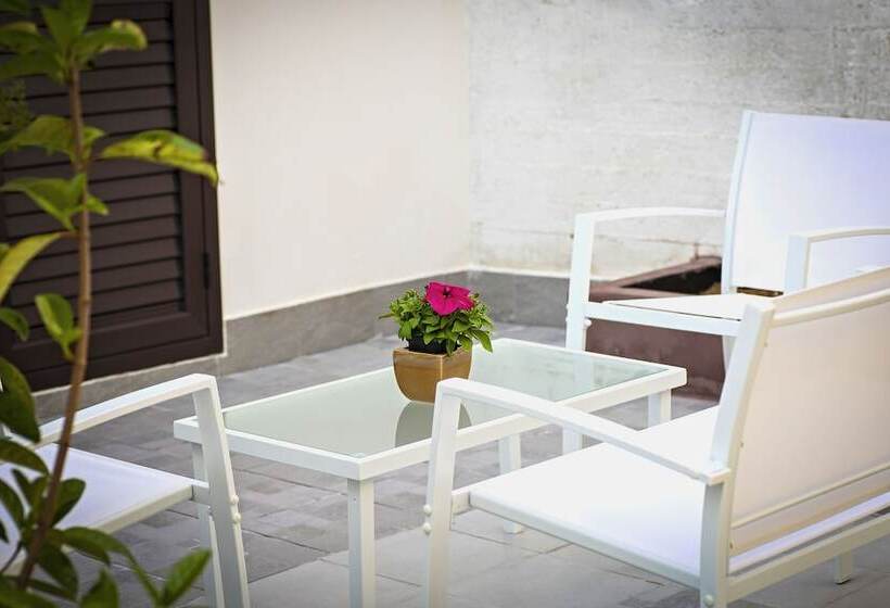 اتاق استاندارد چهار تخته, B&b Solarium