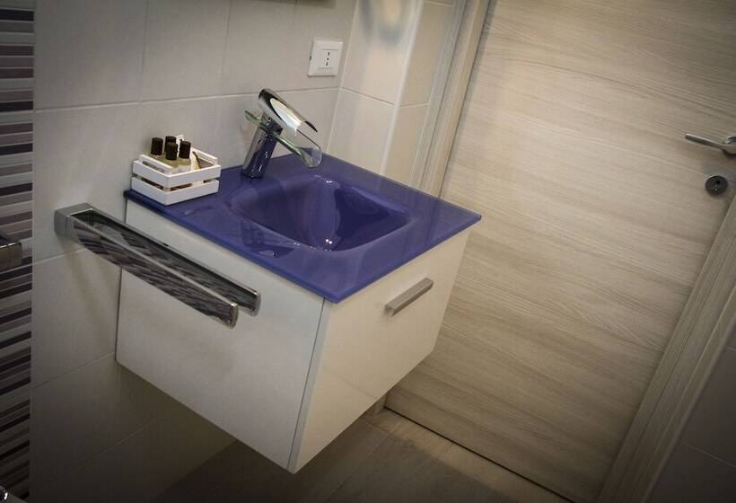 اتاق استاندارد چهار تخته, B&b Solarium