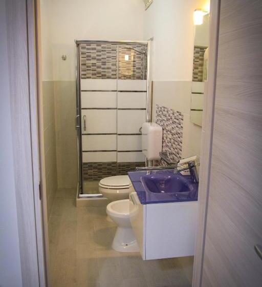 اتاق استاندارد چهار تخته, B&b Solarium