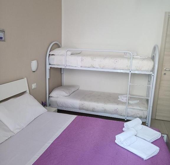 اتاق استاندارد چهار تخته, B&b Solarium