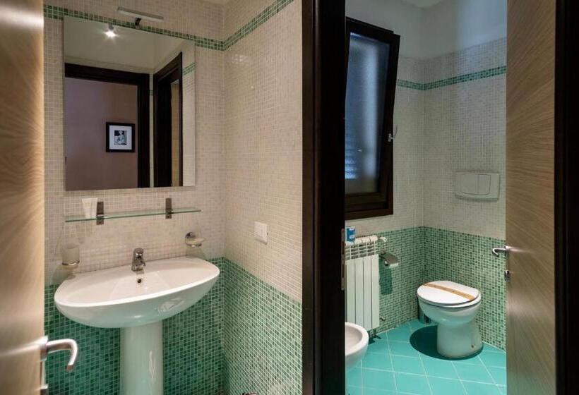 Pokój Deluxe, Mybed