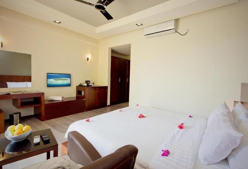 اتاق استاندارد با چشم‌انداز دریا, Eriyadu Island Resort