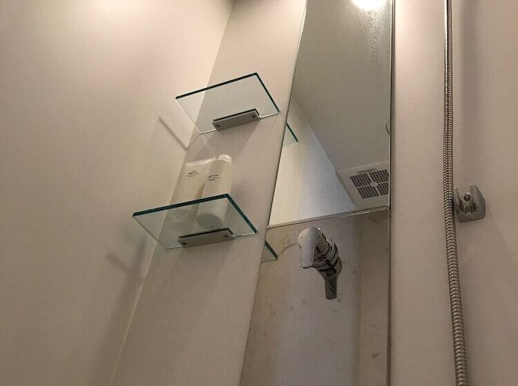 חדר סטנדרט לארבעה, Guest House Golden Mile Hostel