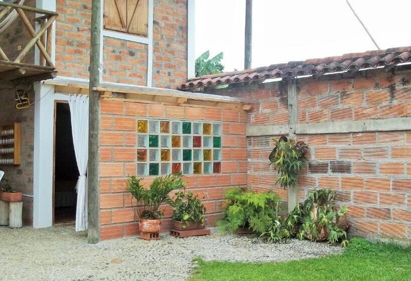 חדר משפחתי, Kantarrana Urbana Jardin