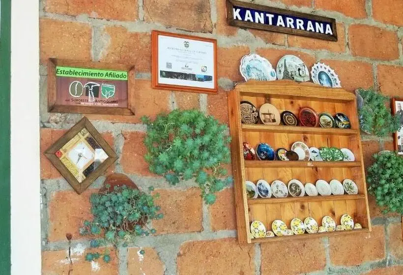 Perhehuone, Kantarrana Urbana Jardin