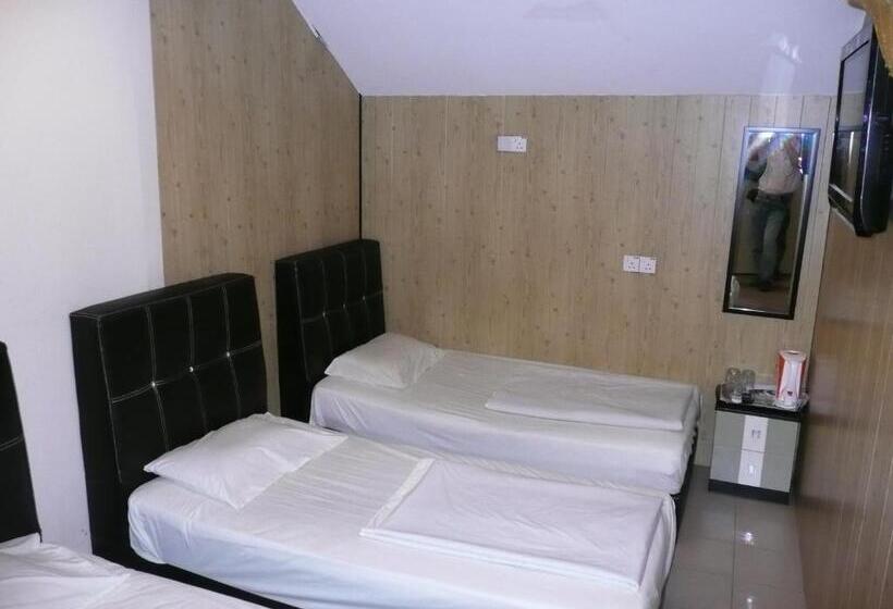 חדר סטנדרט לשלושה, Pekan Budget