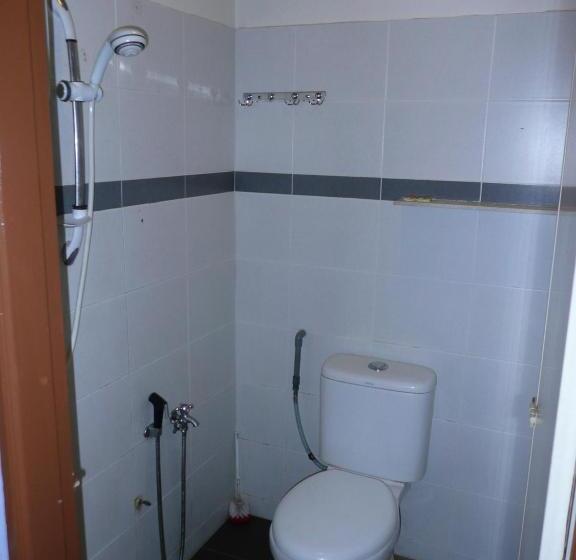 غرفة عائلية, Pekan Budget