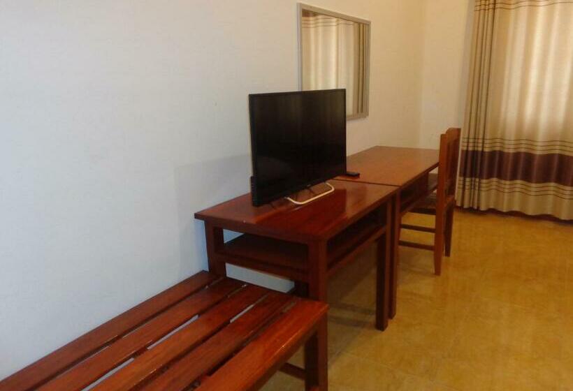 غرفة قياسية مطلة على الجبل, Phouluang