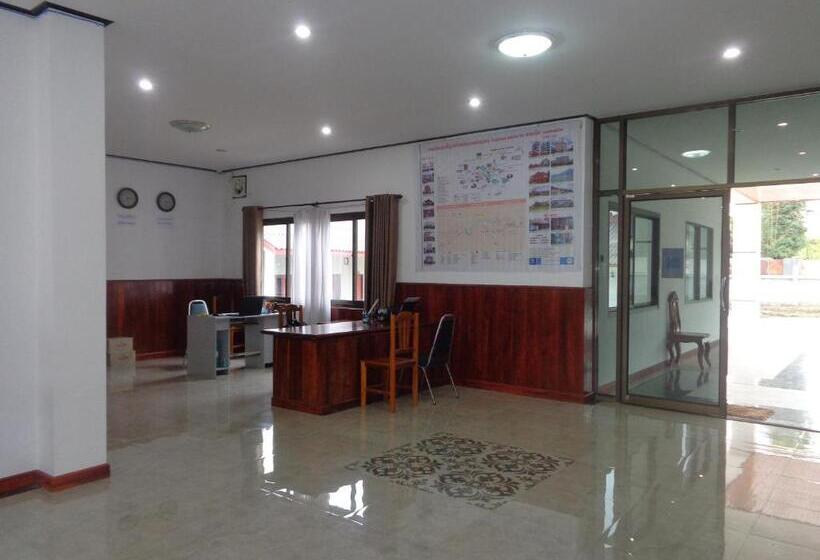 غرفة قياسية مطلّة علي الحديقة, Phouluang