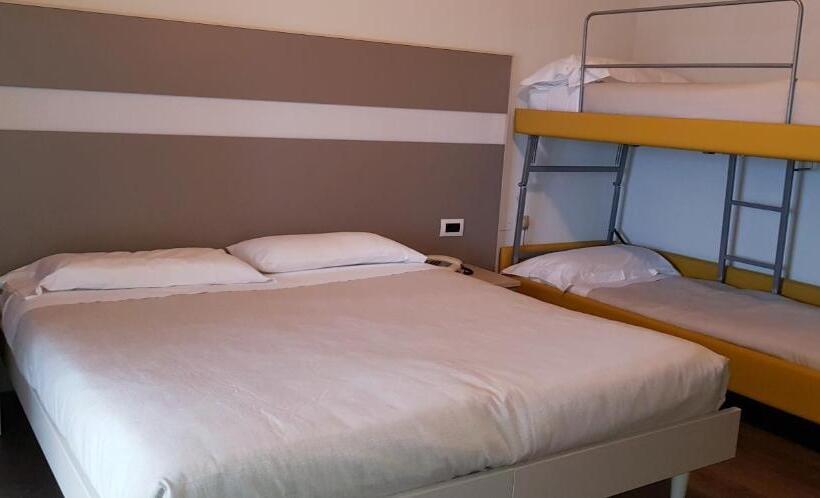 غرفة قياسية رباعية, Stampa 1968 Hotel E Ristorante