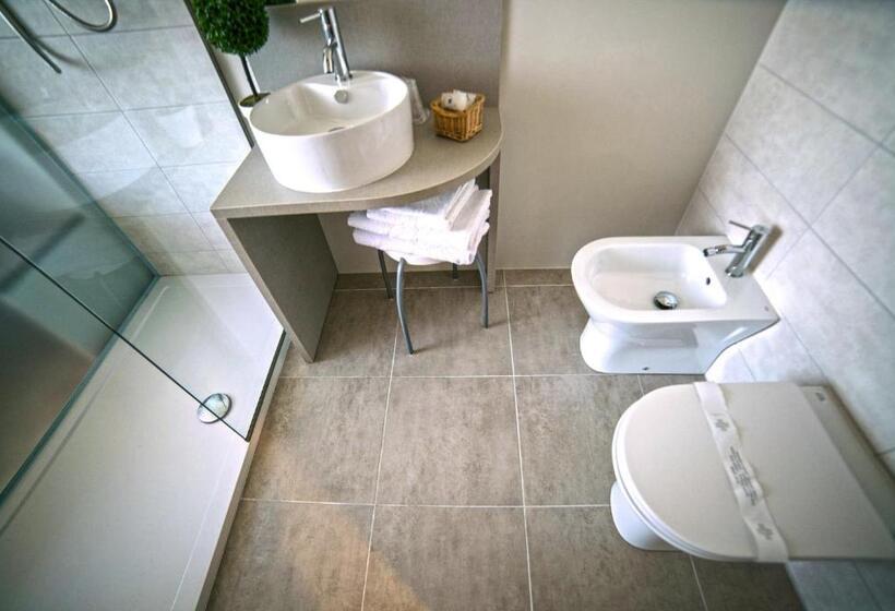 غرفة قياسية مطلّة علي البحيرة, Stampa 1968 Hotel E Ristorante