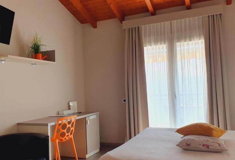 غرفة قياسية مطلّة علي البحيرة, Stampa 1968 Hotel E Ristorante