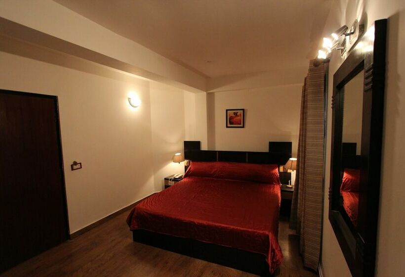 اتاق استاندارد, The Pine Crest Resort Bhimtal