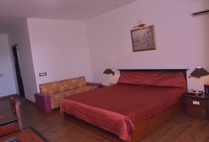 اتاق استاندارد, The Pine Crest Resort Bhimtal