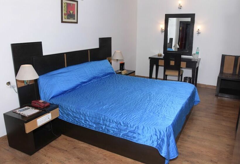 اتاق استاندارد, The Pine Crest Resort Bhimtal