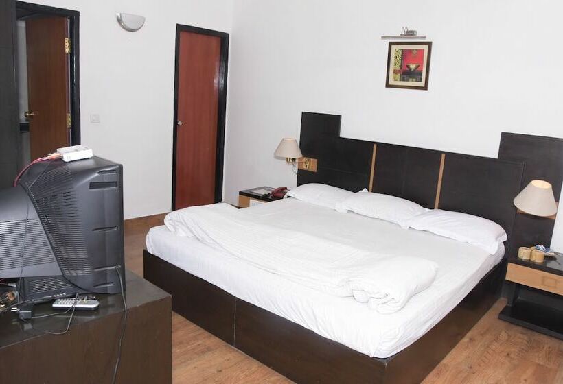 اتاق استاندارد, The Pine Crest Resort Bhimtal