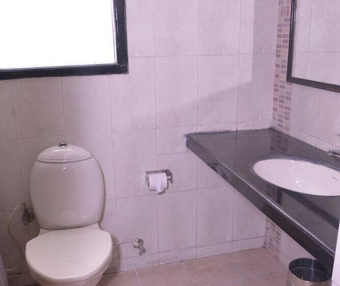 اتاق استاندارد, The Pine Crest Resort Bhimtal