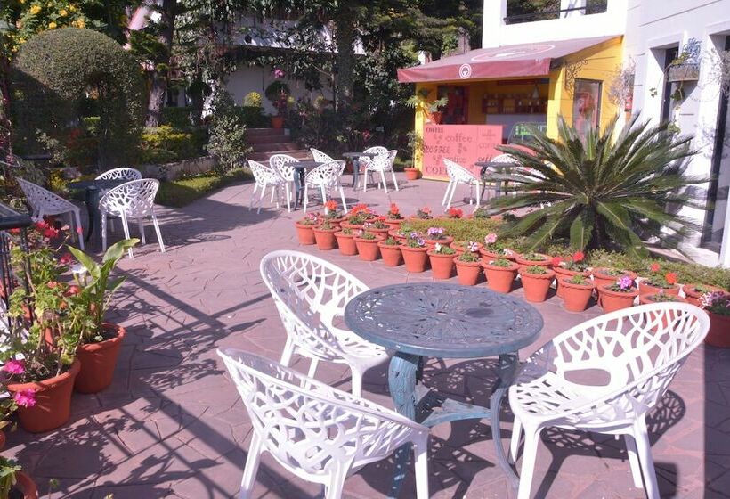 اتاق استاندارد, The Pine Crest Resort Bhimtal