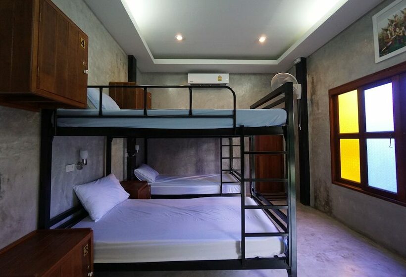 سرير فى غرفة مشتركه, Pk Hostel