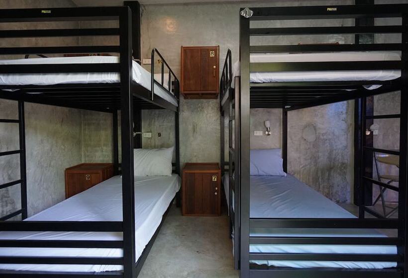 سرير فى غرفة مشتركه, Pk Hostel