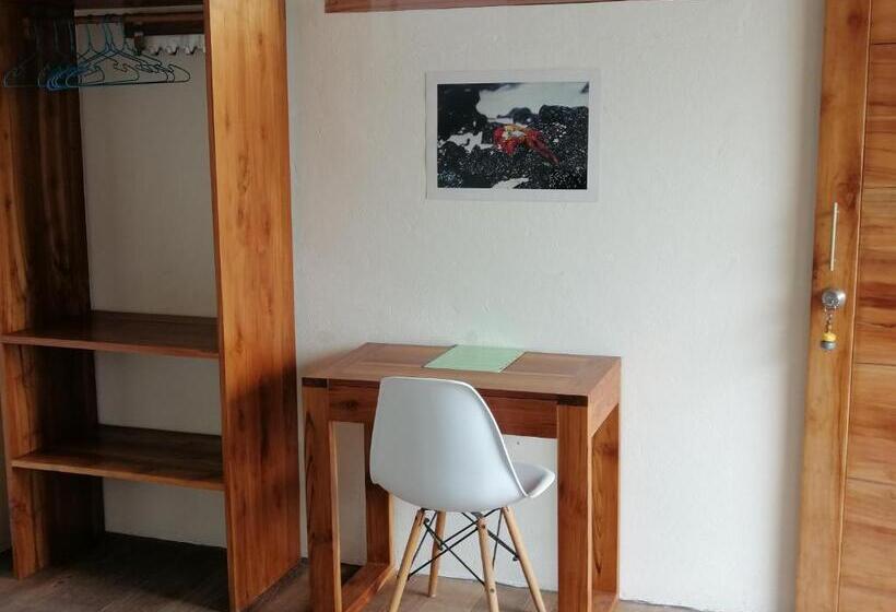 חדר דלוקס עם מרפסת, Tagualodge Hostel Manglaralto