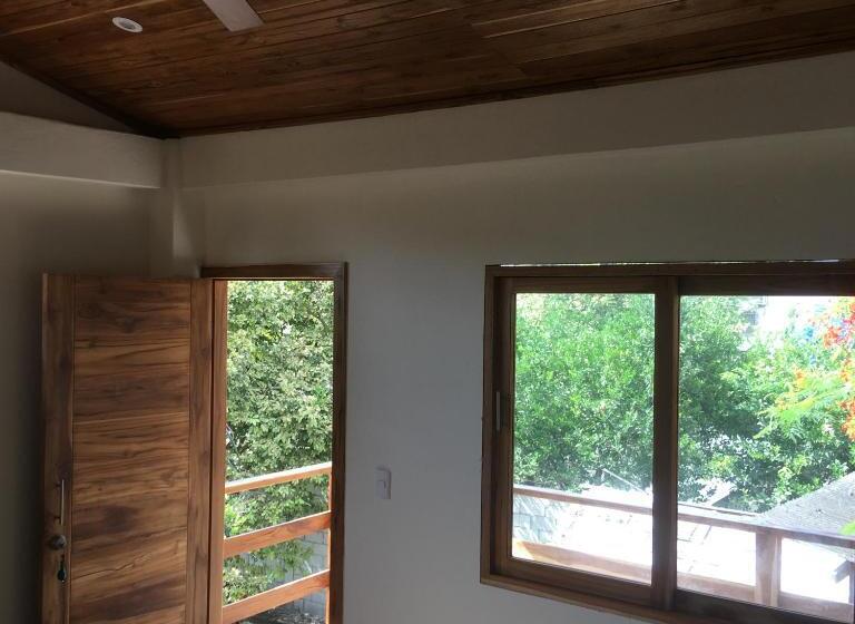 חדר דלוקס עם מרפסת, Tagualodge Hostel Manglaralto