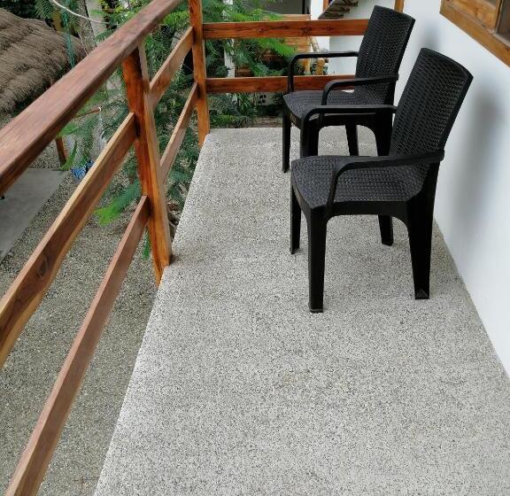 חדר דלוקס עם מרפסת, Tagualodge Hostel Manglaralto