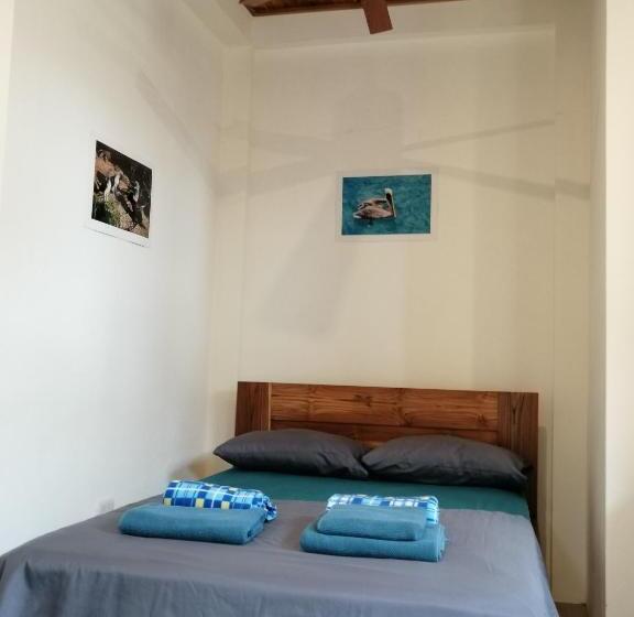 חדר סטנדרט לשלושה עם טרסה, Tagualodge Hostel Manglaralto