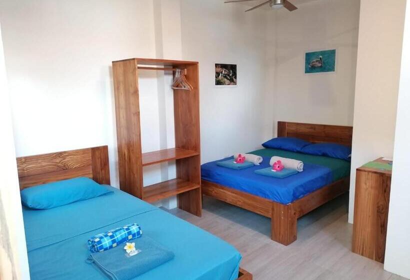 חדר סטנדרט לשלושה עם טרסה, Tagualodge Hostel Manglaralto