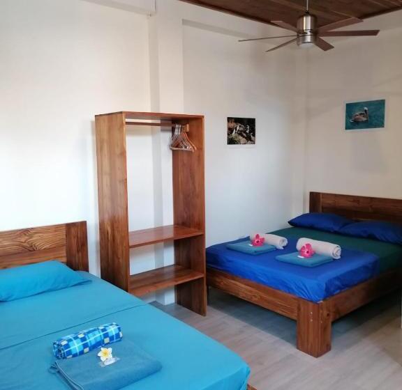 חדר סטנדרט לשלושה עם טרסה, Tagualodge Hostel Manglaralto