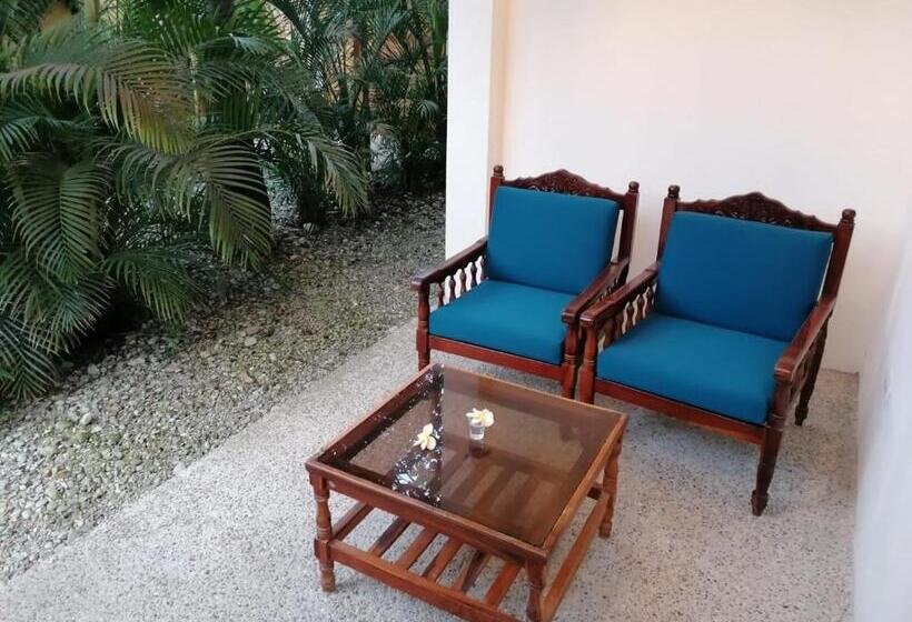 חדר סטנדרט לשלושה עם טרסה, Tagualodge Hostel Manglaralto