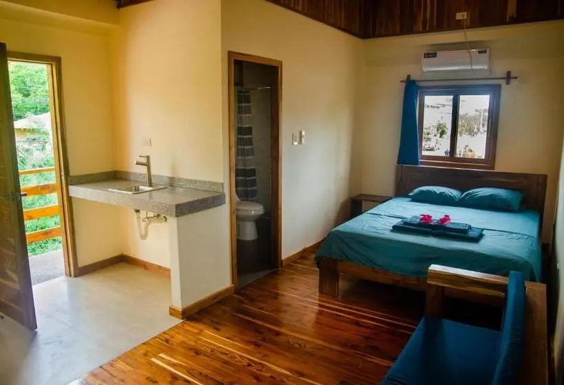 اتاق استاندارد سه تخته با بالکن, Tagualodge Hostel Manglaralto