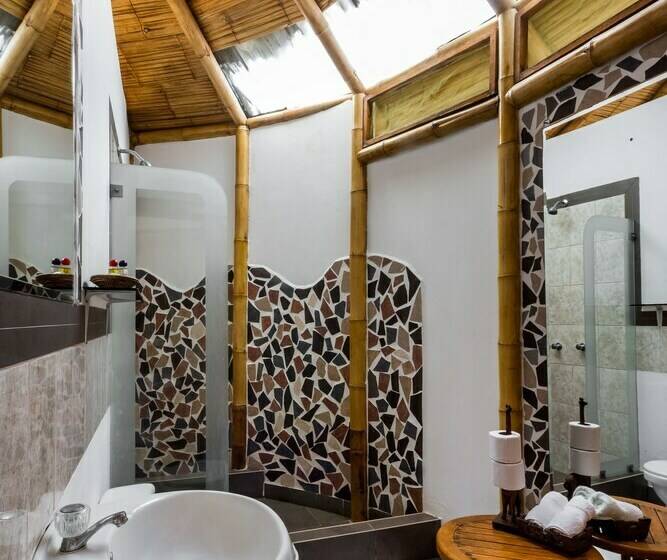 جناح جونيور مطلّ علي البحر, Yemaya Boutique