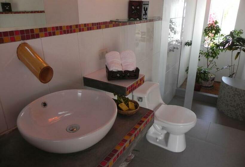 جناح عائلي, Yemaya Boutique