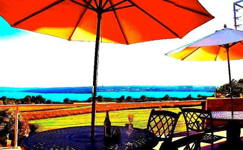 غرفة قياسية سرير كينج, A Cayuga Lakefront Inn   Hotel Alt, Ithaca New York