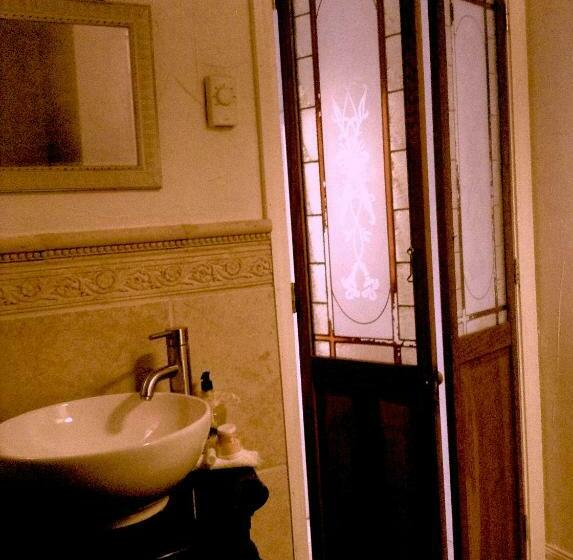 غرفة قياسية سرير كينج, A Cayuga Lakefront Inn   Hotel Alt, Ithaca New York