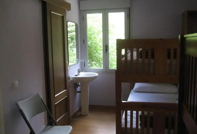 تختخواب در اتاق مشترک, Albergue Turístico Rio Aragon