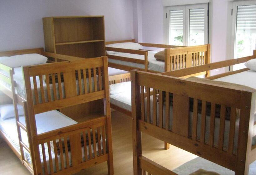 تختخواب در اتاق مشترک, Albergue Turístico Rio Aragon