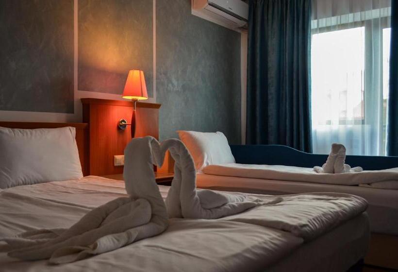 标准三人间, Atlantic Costinesti