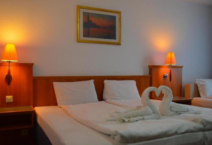 标准三人间, Atlantic Costinesti