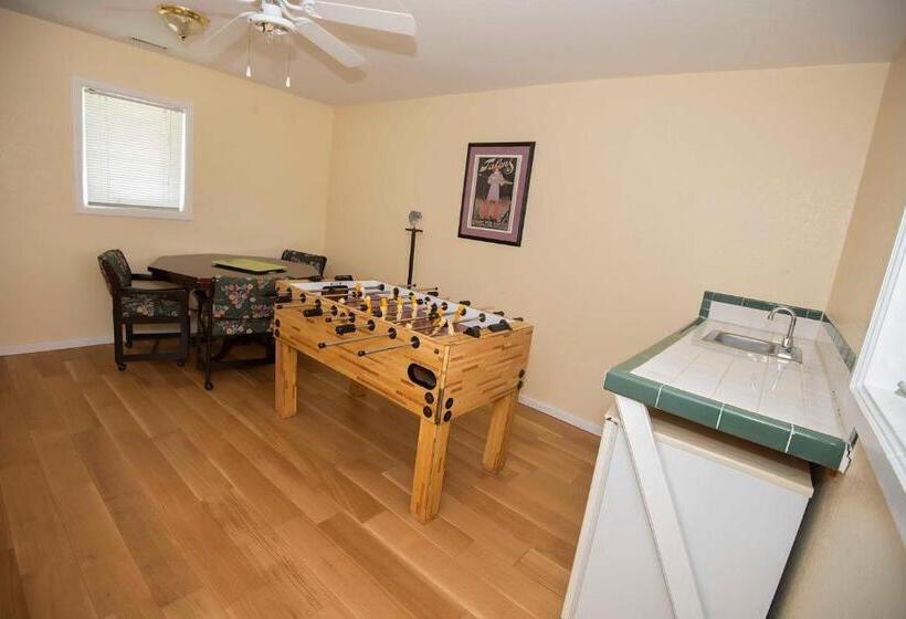 منزل غرفة نوم واحدة, Avon Cottages