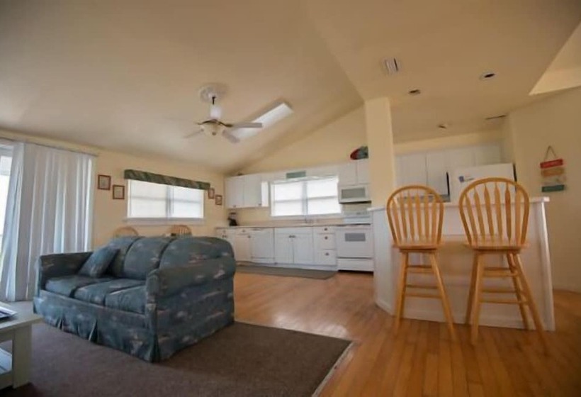 منزل 4 غرف نوم, Avon Cottages