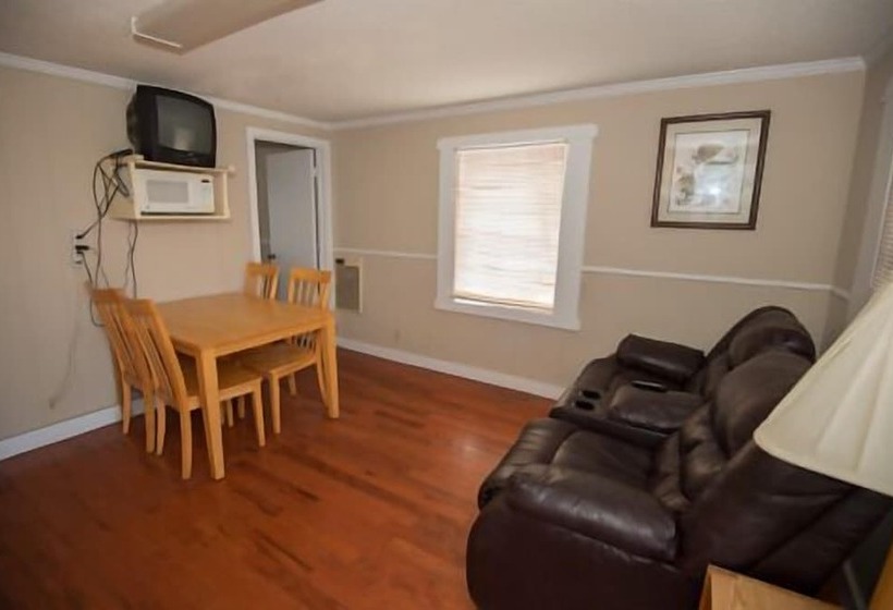 شقة غرفة واحدة, Avon Cottages