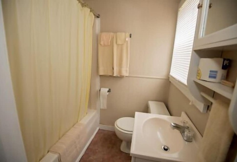 شقة غرفة واحدة, Avon Cottages