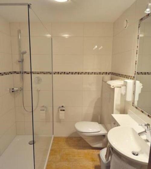 スタンダードルーム, Post