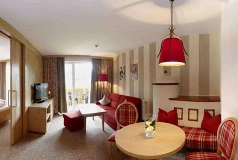 Junior Suite, Post