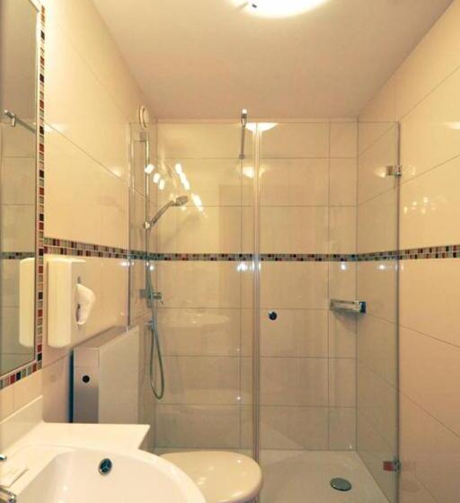 スタンダードトリプルルーム, Post