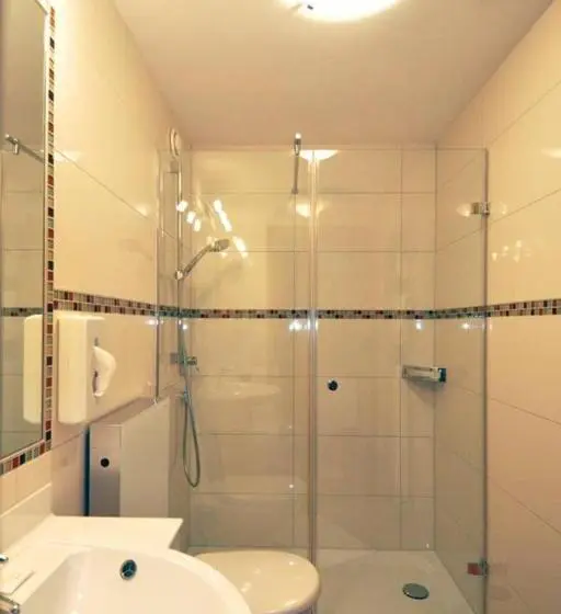 3-Bett-Standardzimmer, Post