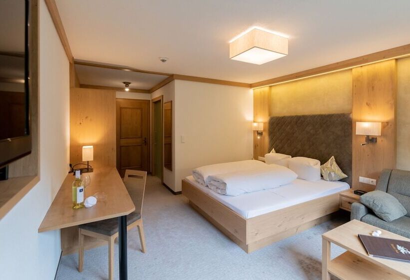 スーペリアールーム, Post